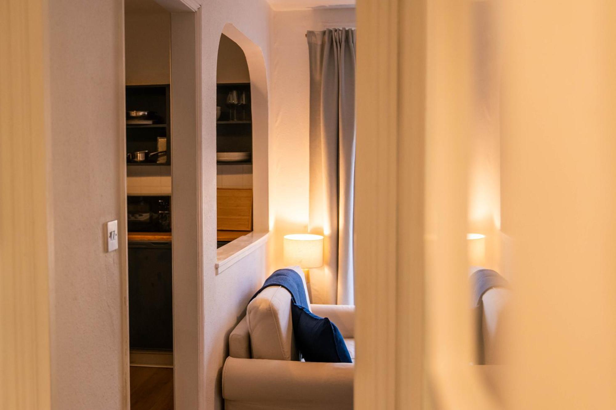 Noble Nooks - Art And Comfort At The Station *