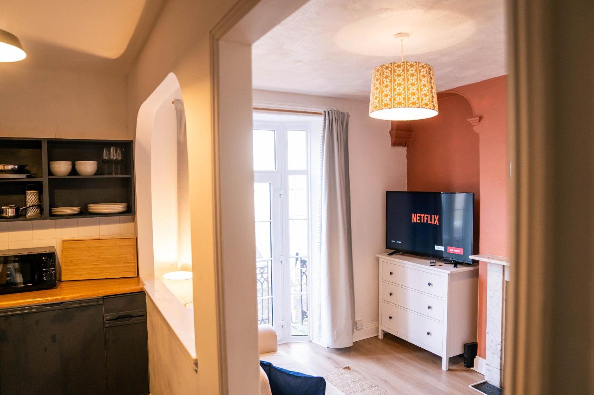 Apartment Noble Nooks - Art And Comfort At The Station