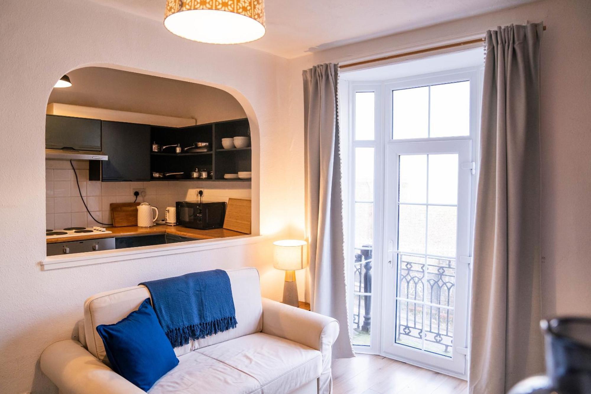 Apartment Noble Nooks - Art And Comfort At The Station