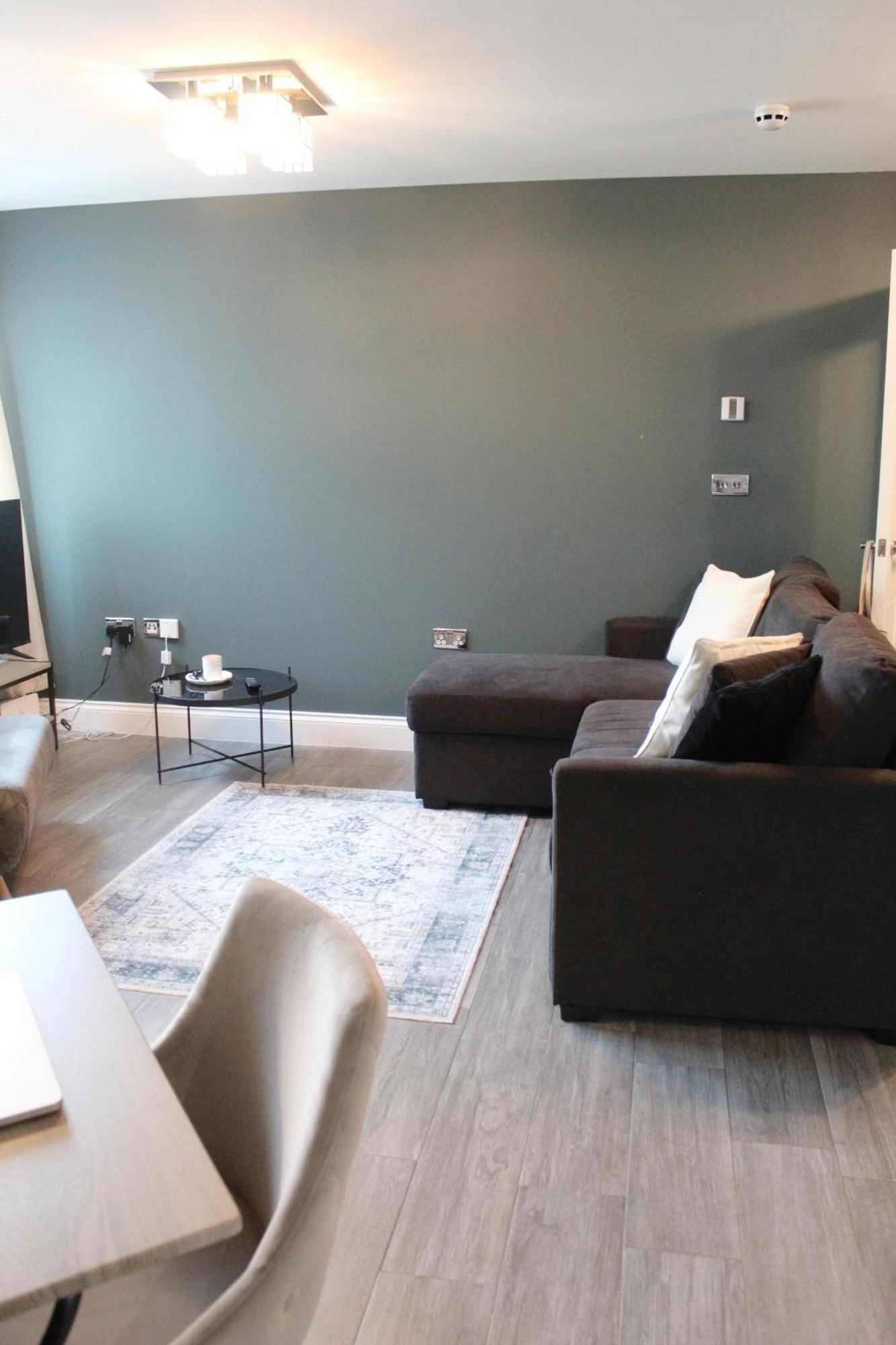 Central - 5 Min Walk From Beach And Pier And Within Walking Distance Of The Train Station - Sleeps Up To 6 Guests! Apartment *