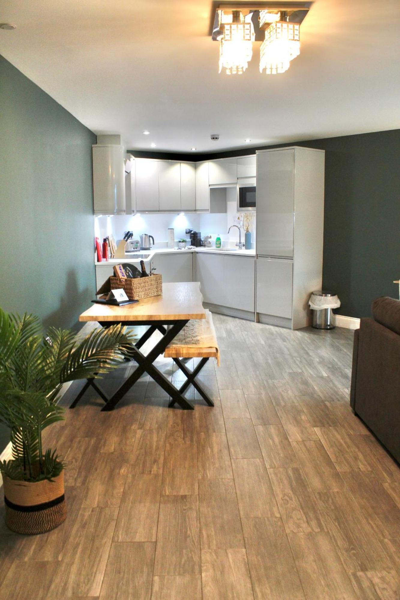 Central - 5 Min Walk From Beach And Pier And Within Walking Distance Of The Train Station - Sleeps Up To 6 Guests! Apartment *