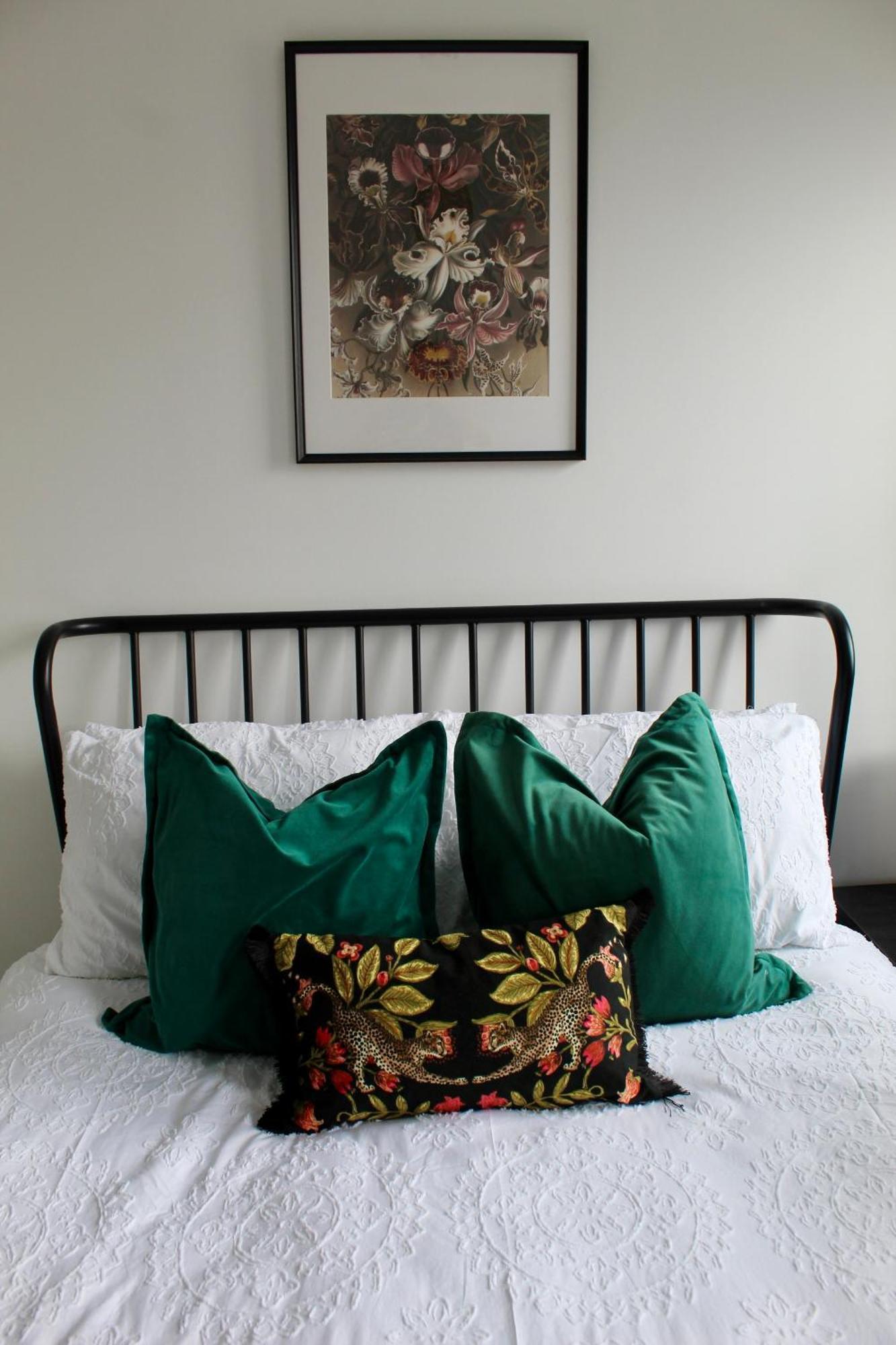 Central - 5 Min Walk From Beach And Pier And Within Walking Distance Of The Train Station - Sleeps Up To 6 Guests! Apartment Brighton