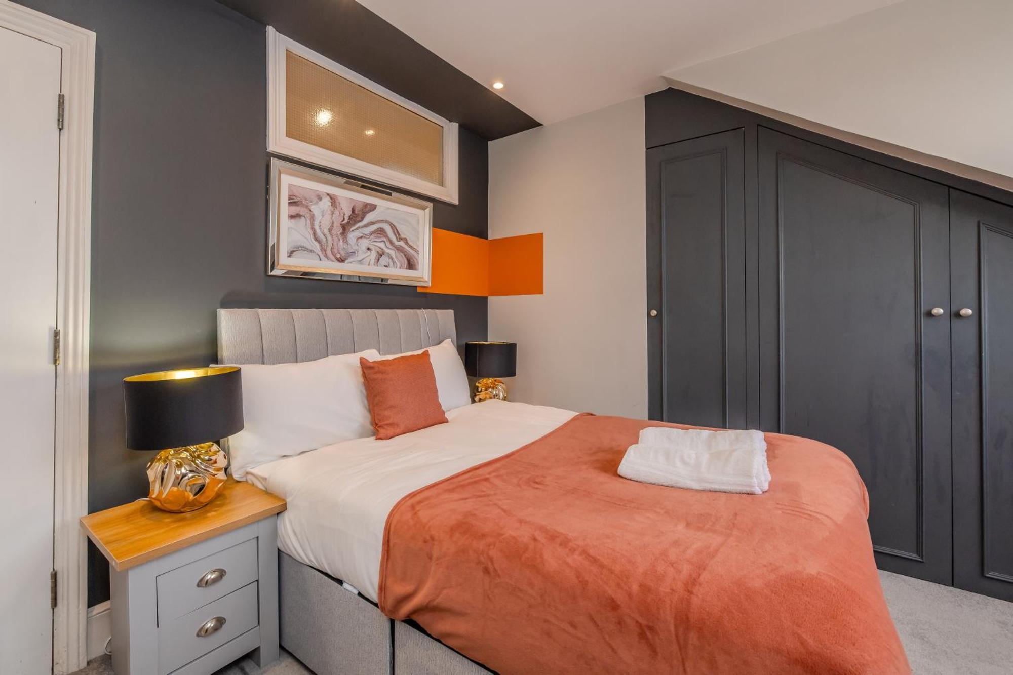 Free Parking Sea View Two Bedroom *