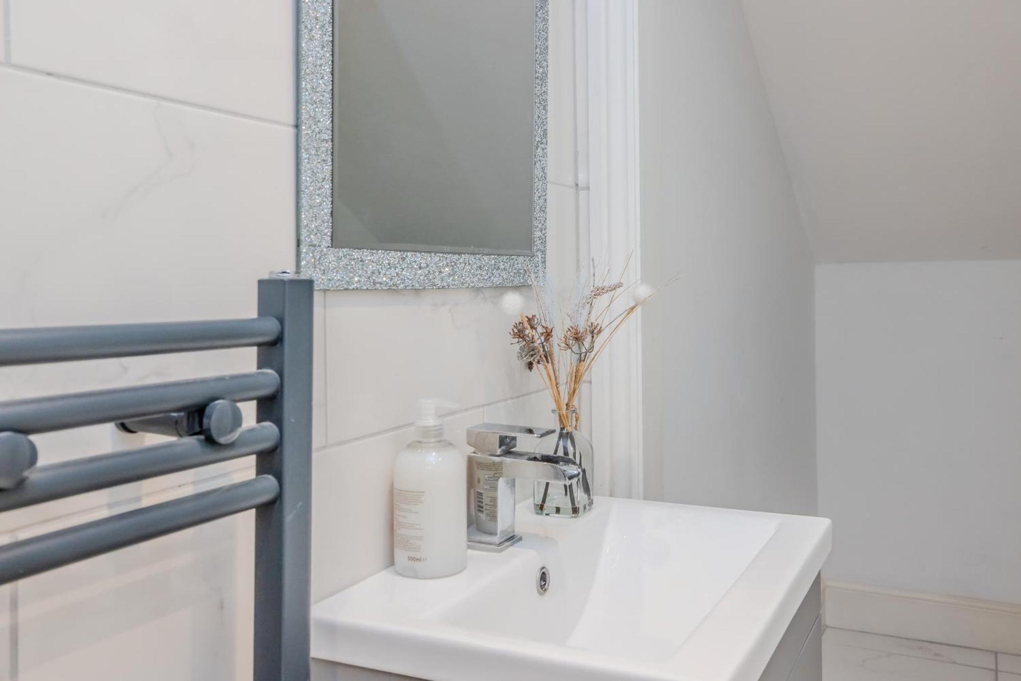 Free Parking Sea View Two Bedroom Apartment Brighton
