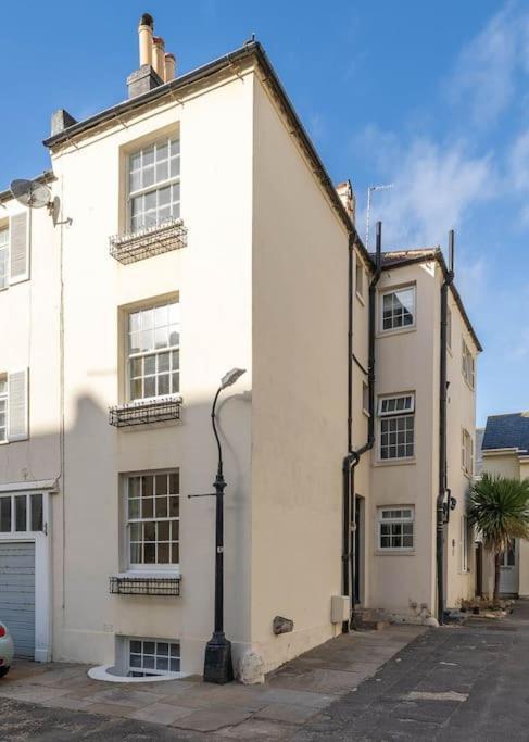 Gorgeous Seaside Mews Holiday home