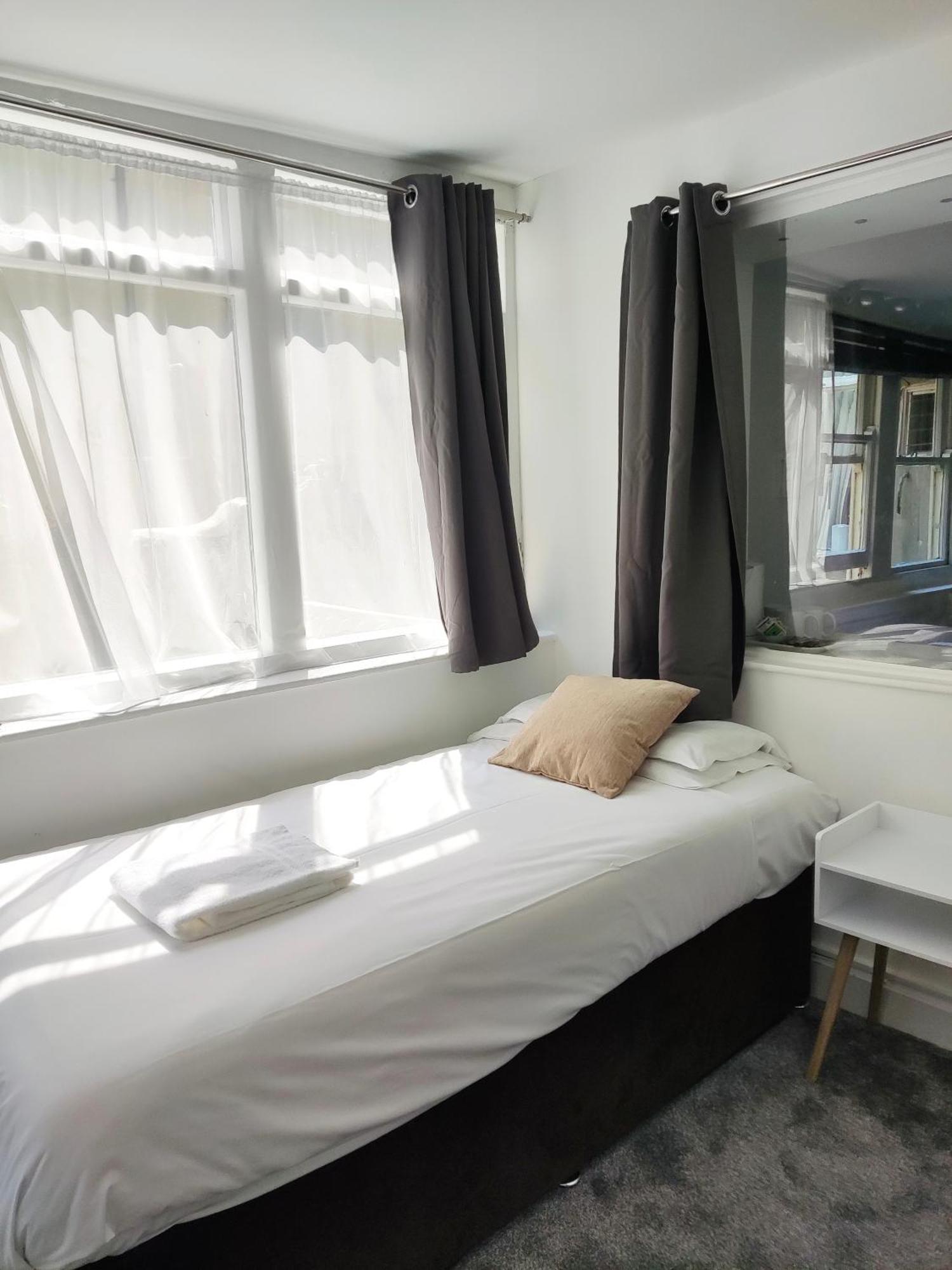 Wave Guest house