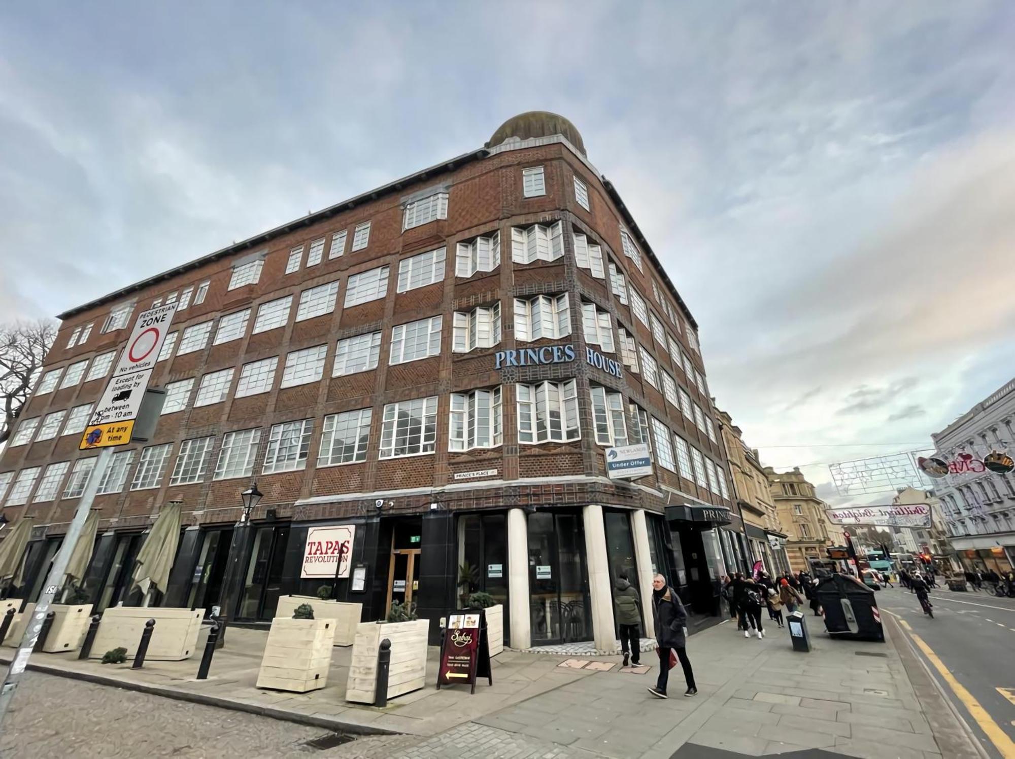 Entire Stylish Central North St Apartment