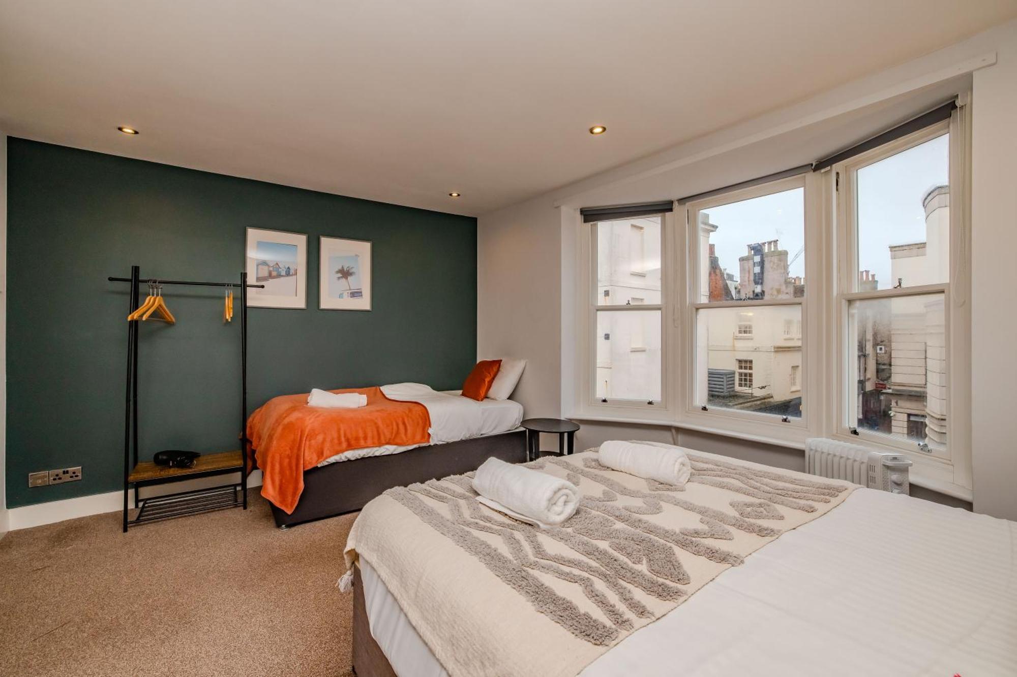 Three Bedroom Flat I Sleep Upto 9 Guests Apartment Brighton