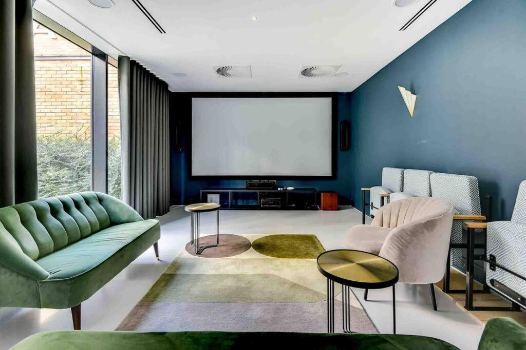 Host & - Rox Studio Apartment