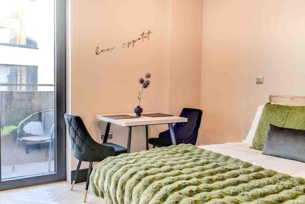 Host & - Rox Studio Apartment *