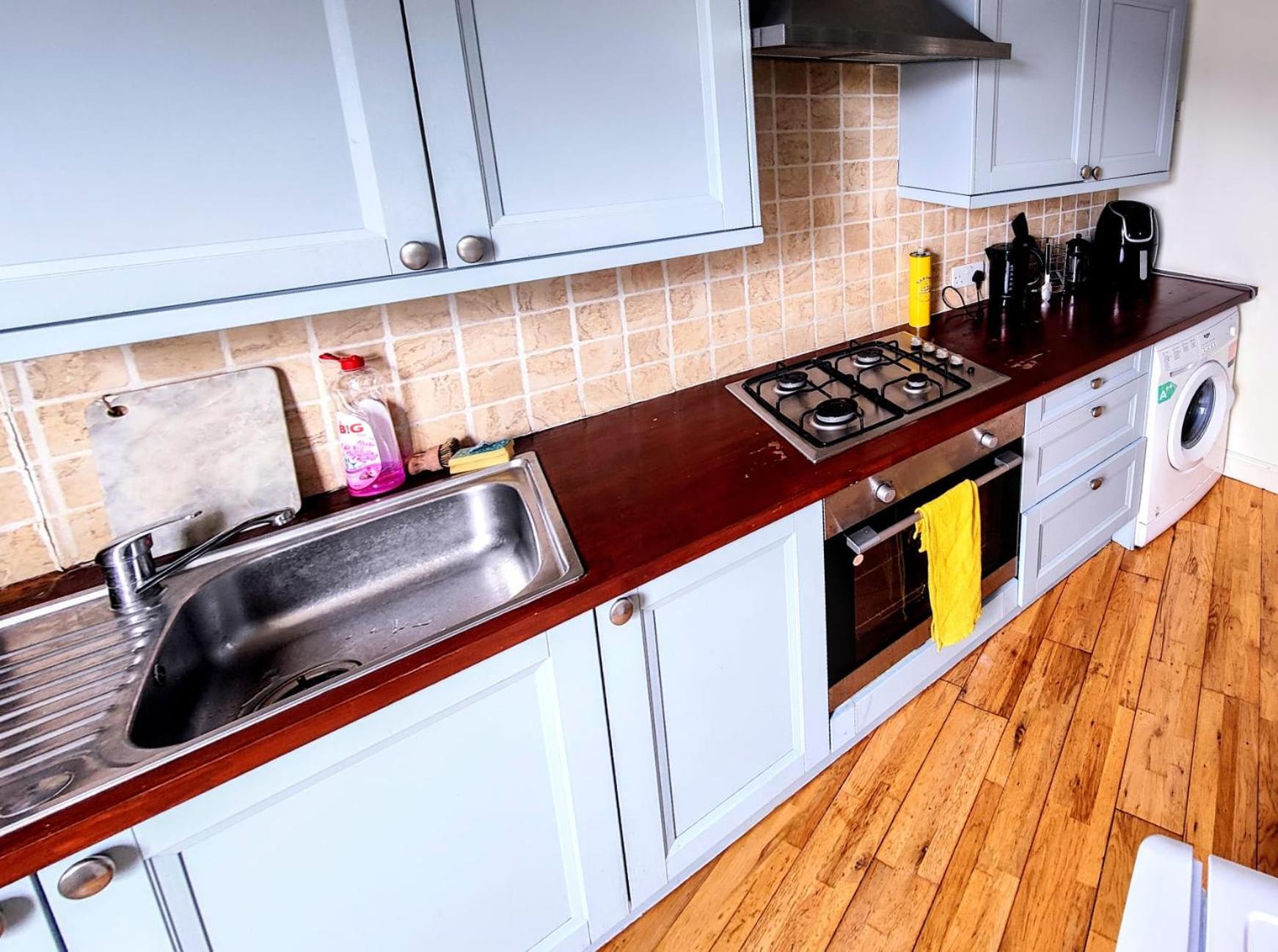 Great Entire 2 Bedroom -