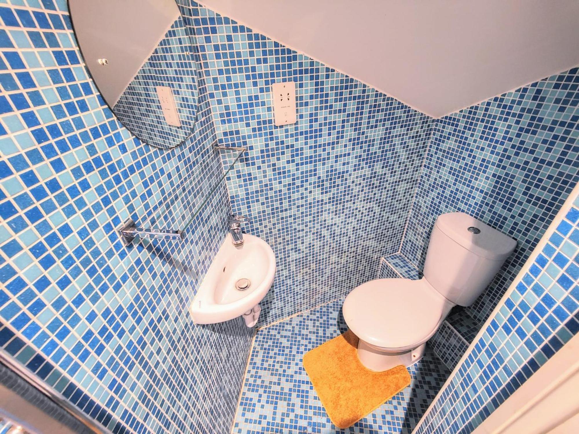 Great Entire 2 Bedroom - *