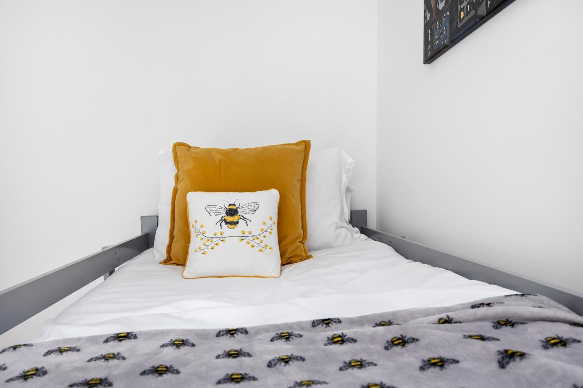 Queens Mile 1 With Free Parking By My Getaways *