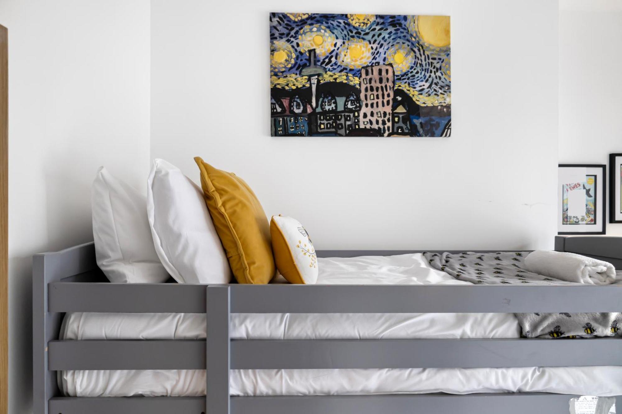 Queens Mile 1 With Free Parking By My Getaways Apartment