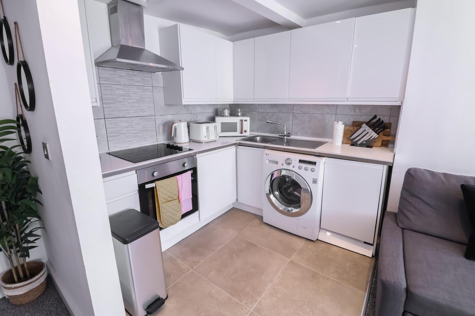 Floor Penthouse - Sleeps 6 *