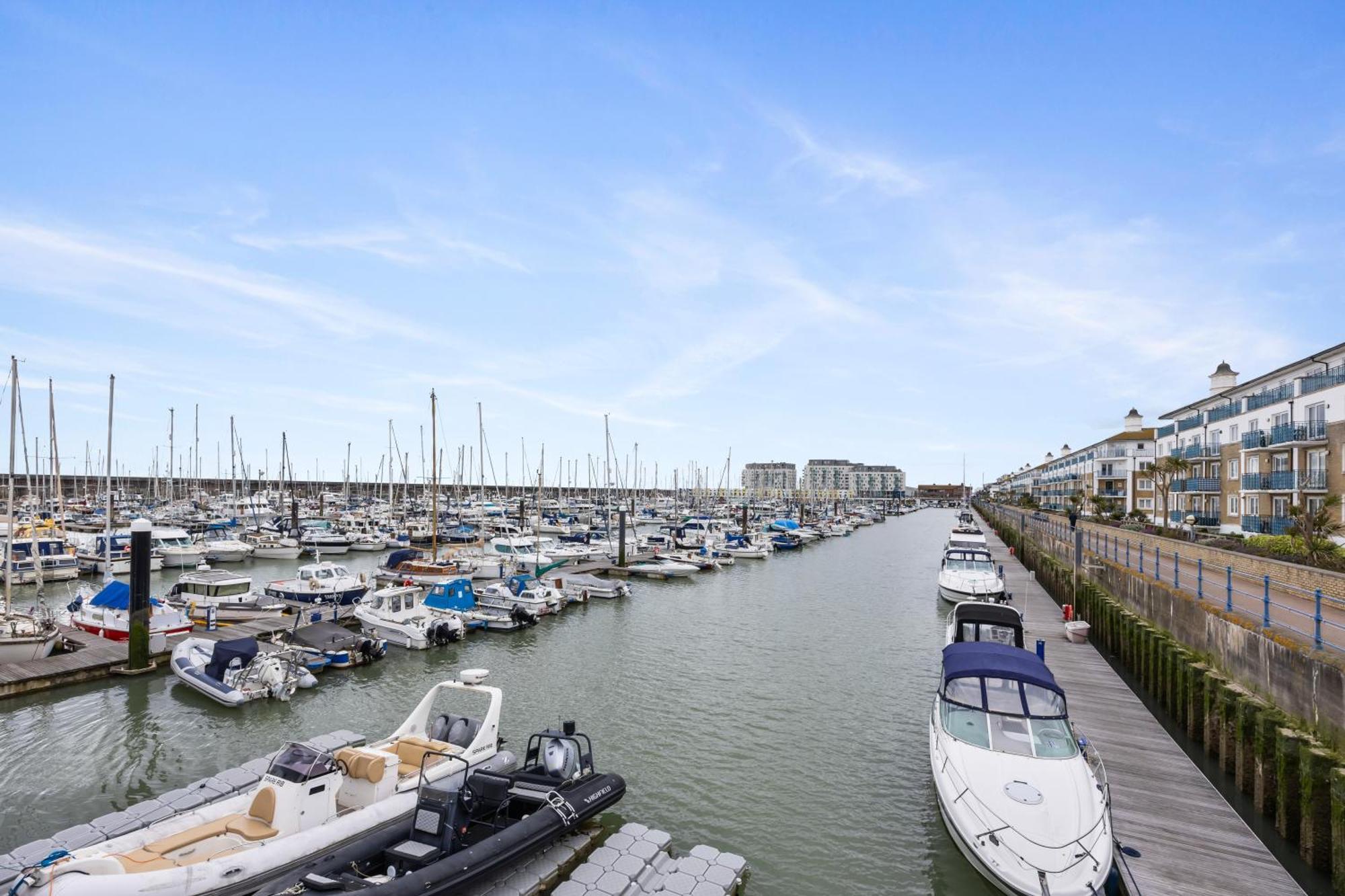 Water At The Marina, Free Parking By My Getaways *