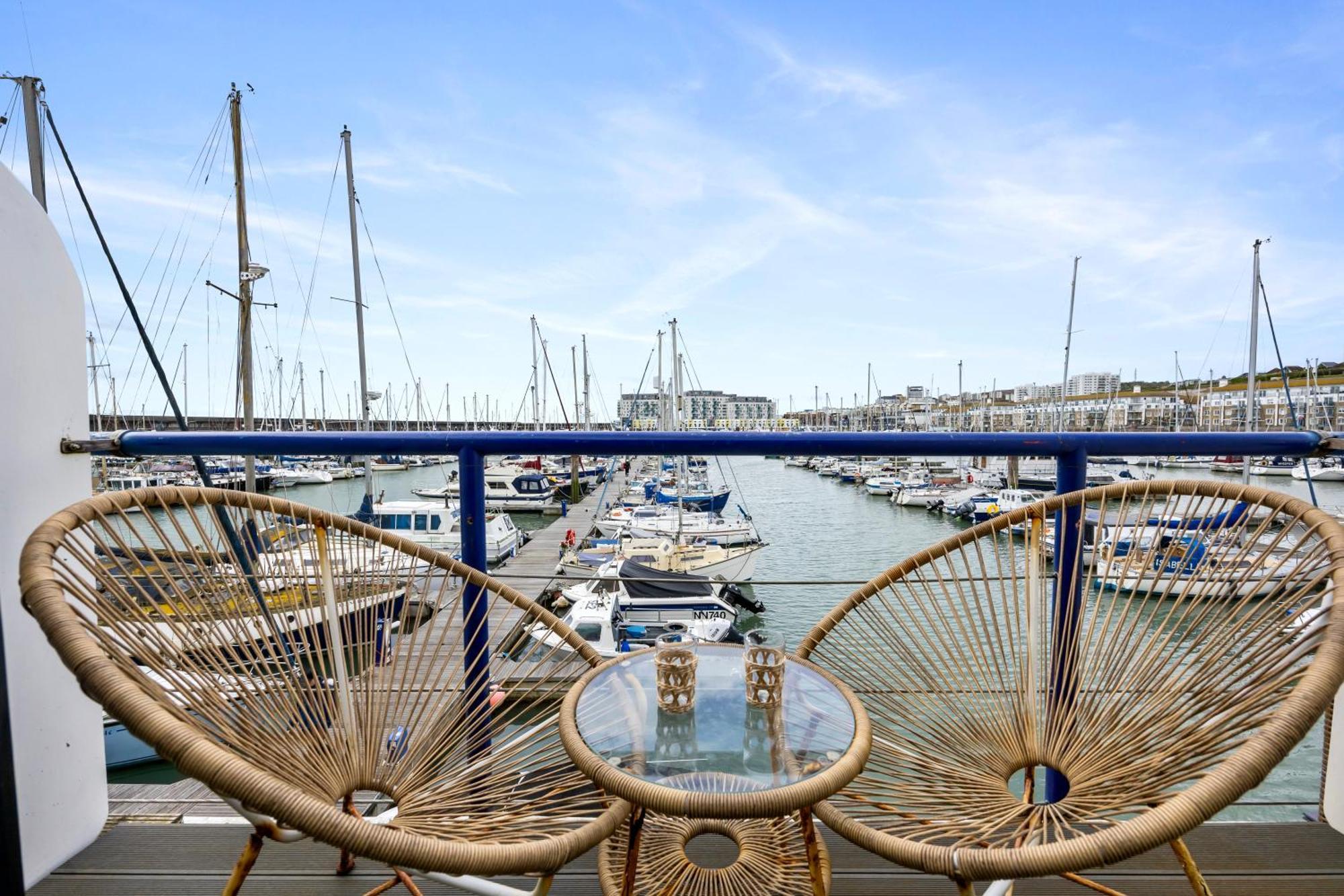 Water At The Marina, Free Parking By My Getaways Holiday home