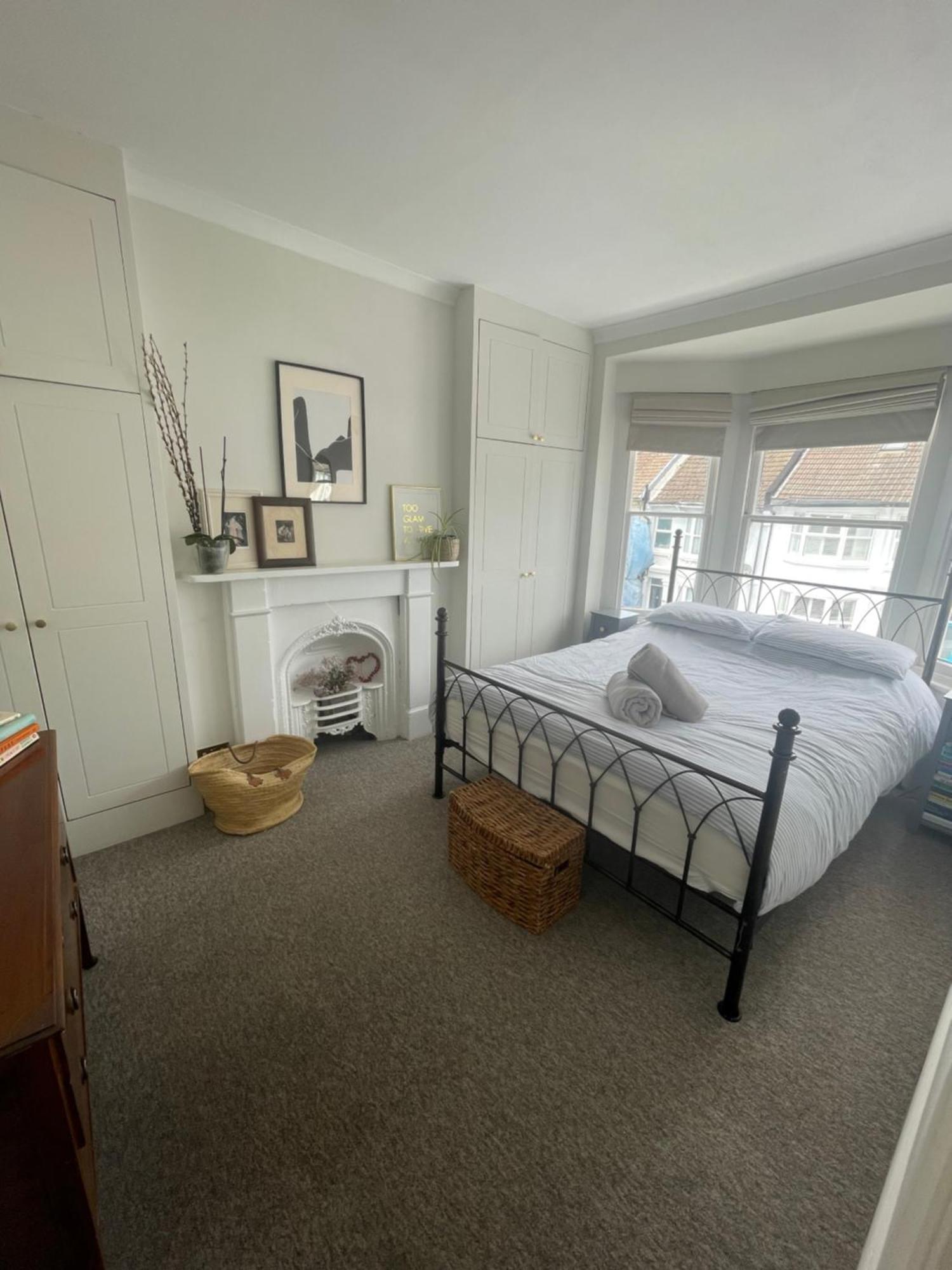 Poets Place - Lovely 4 Bedroom Townhouse With Garden Holiday home *