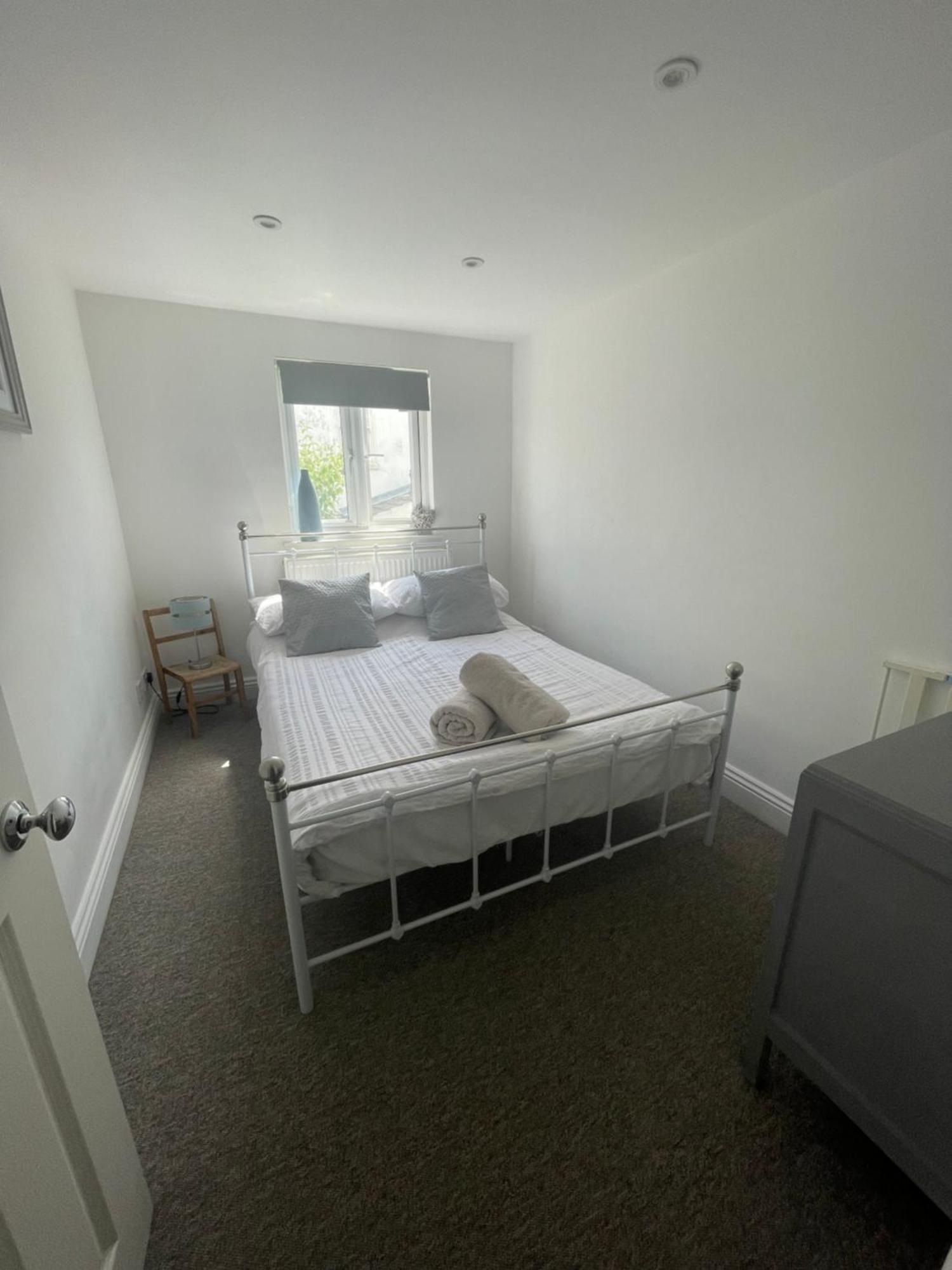 Poets Place - Lovely 4 Bedroom Townhouse With Garden *