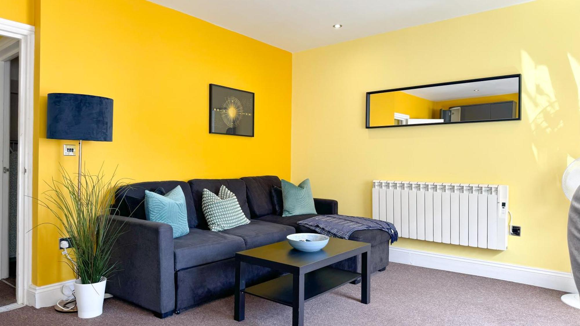 Apartment Flat 5 Mins Away From Beach!