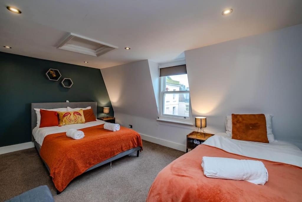 Super Three Bedroom Flat I Next To I Sleep 9 Guests *