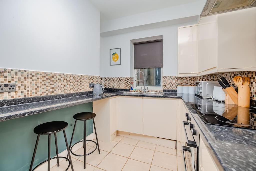 Super Three Bedroom Flat I Next To I Sleep 9 Guests Apartment Brighton