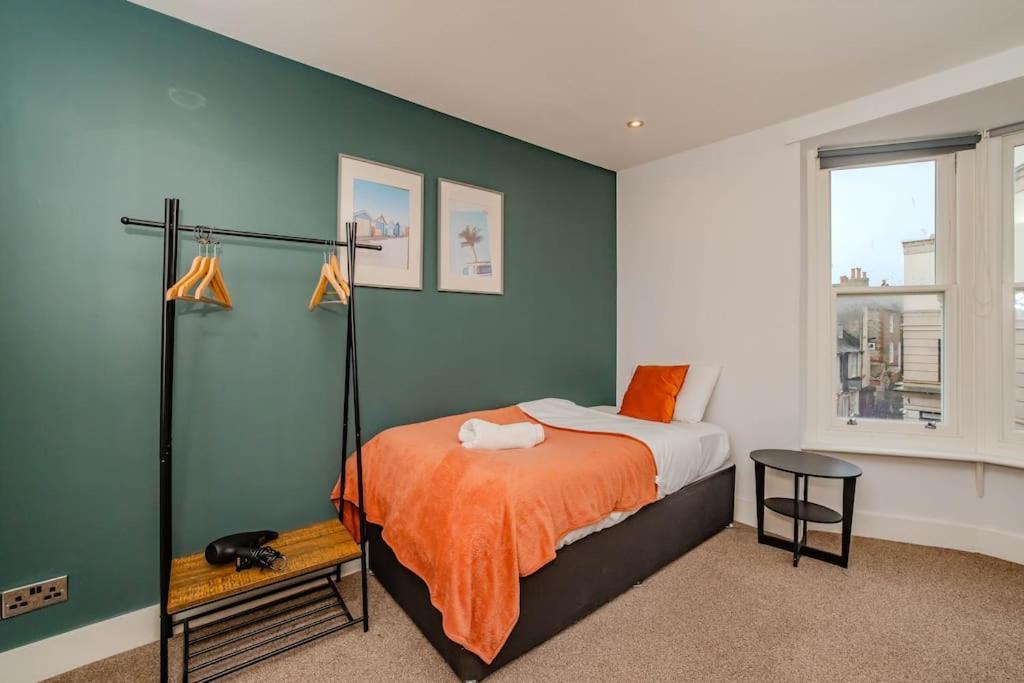Super Three Bedroom Flat I Next To I Sleep 9 Guests *