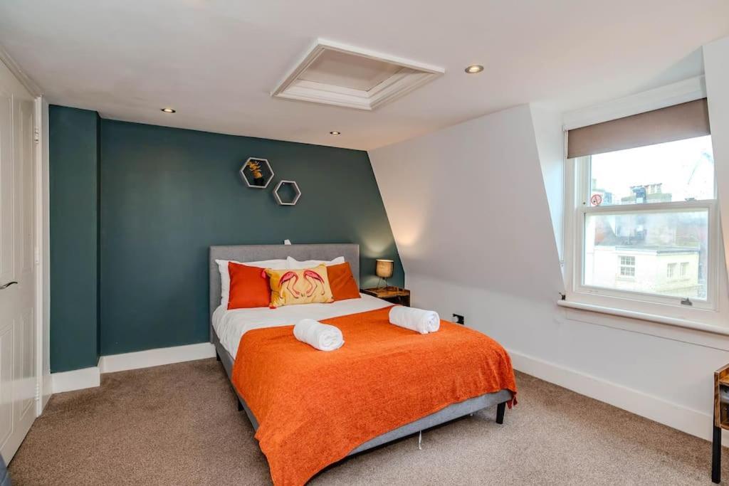 Apartment Super Three Bedroom Flat I Next To I Sleep 9 Guests *
