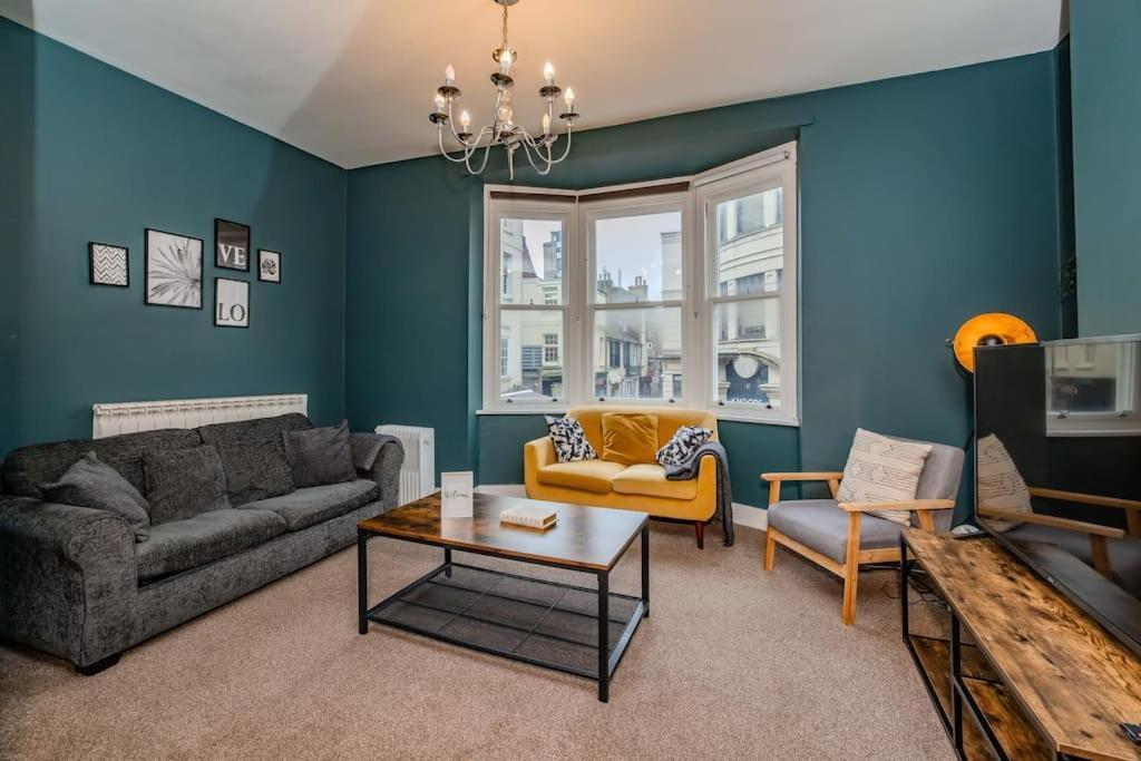 Super Three Bedroom Flat I Next To I Sleep 9 Guests Apartment