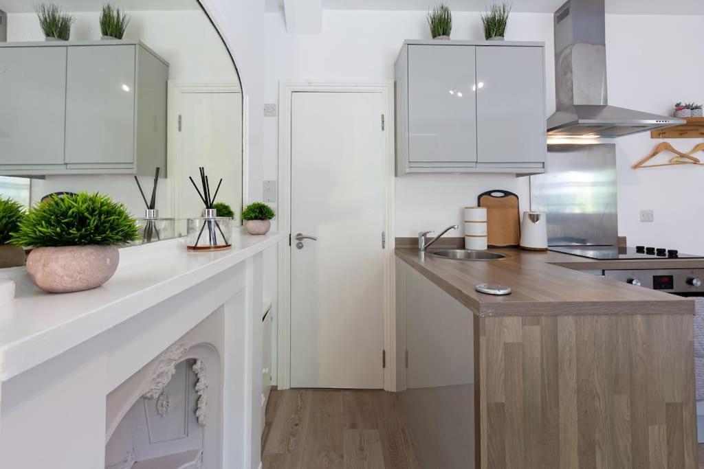 Perfectly Cosy Brunswick By The Sea *