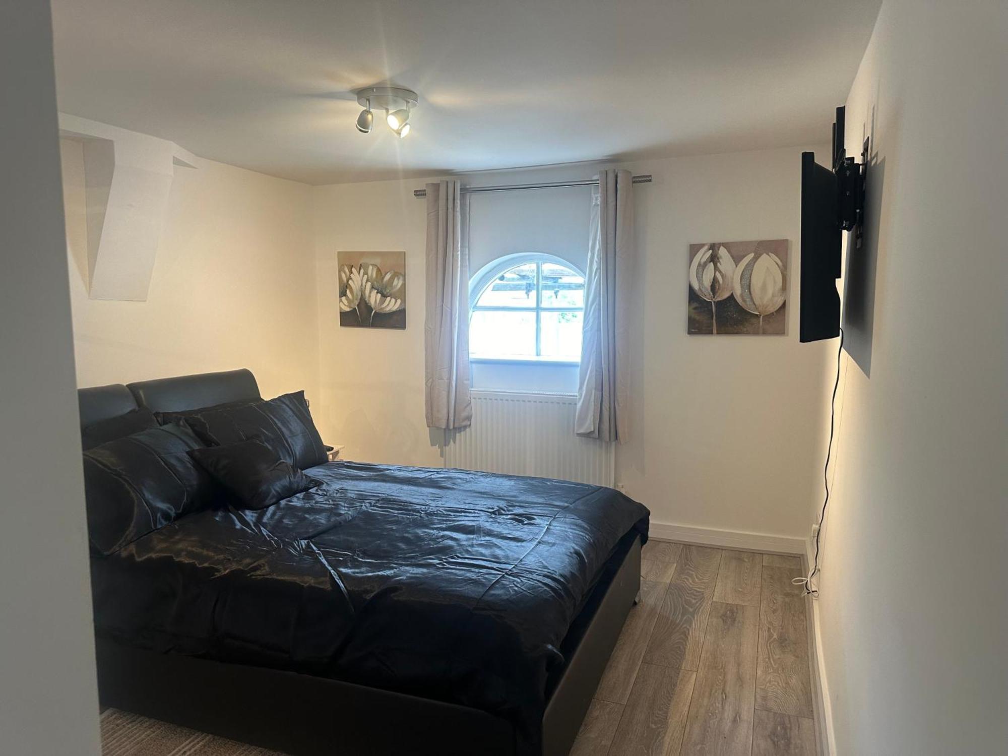Apartment Stunning 3 Bedroom With Garden *