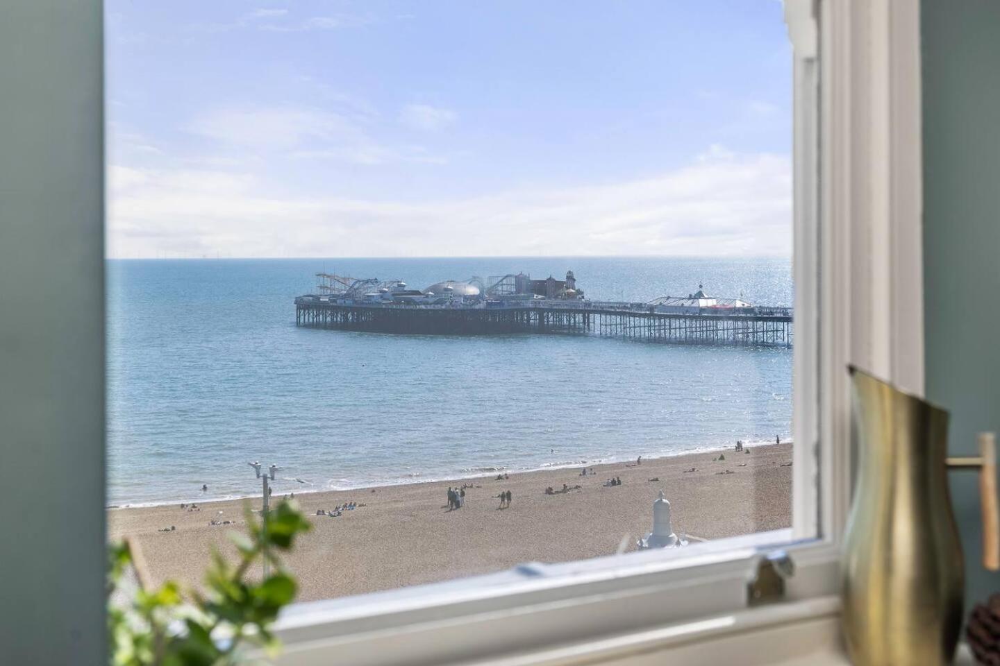 Pass The Keys Chic Beachfront Retreat With Sea Views In Apartment *