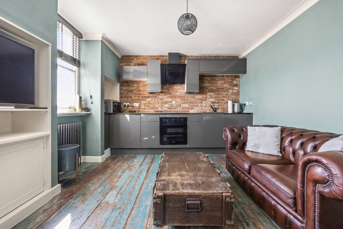 Pass The Keys Chic Beachfront Retreat With Sea Views In Apartment Brighton