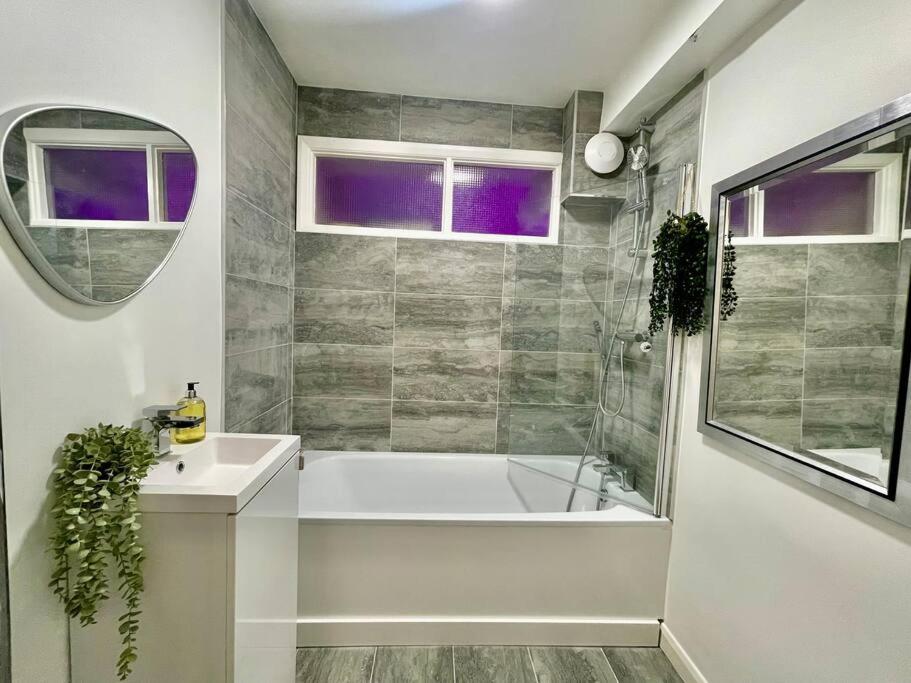 Apartment By The Flat Accommodating 5 Guests