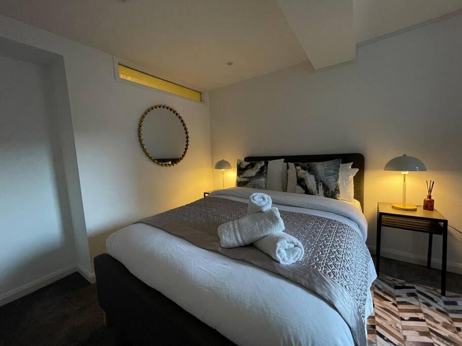 Apartment By The Flat Accommodating 5 Guests *