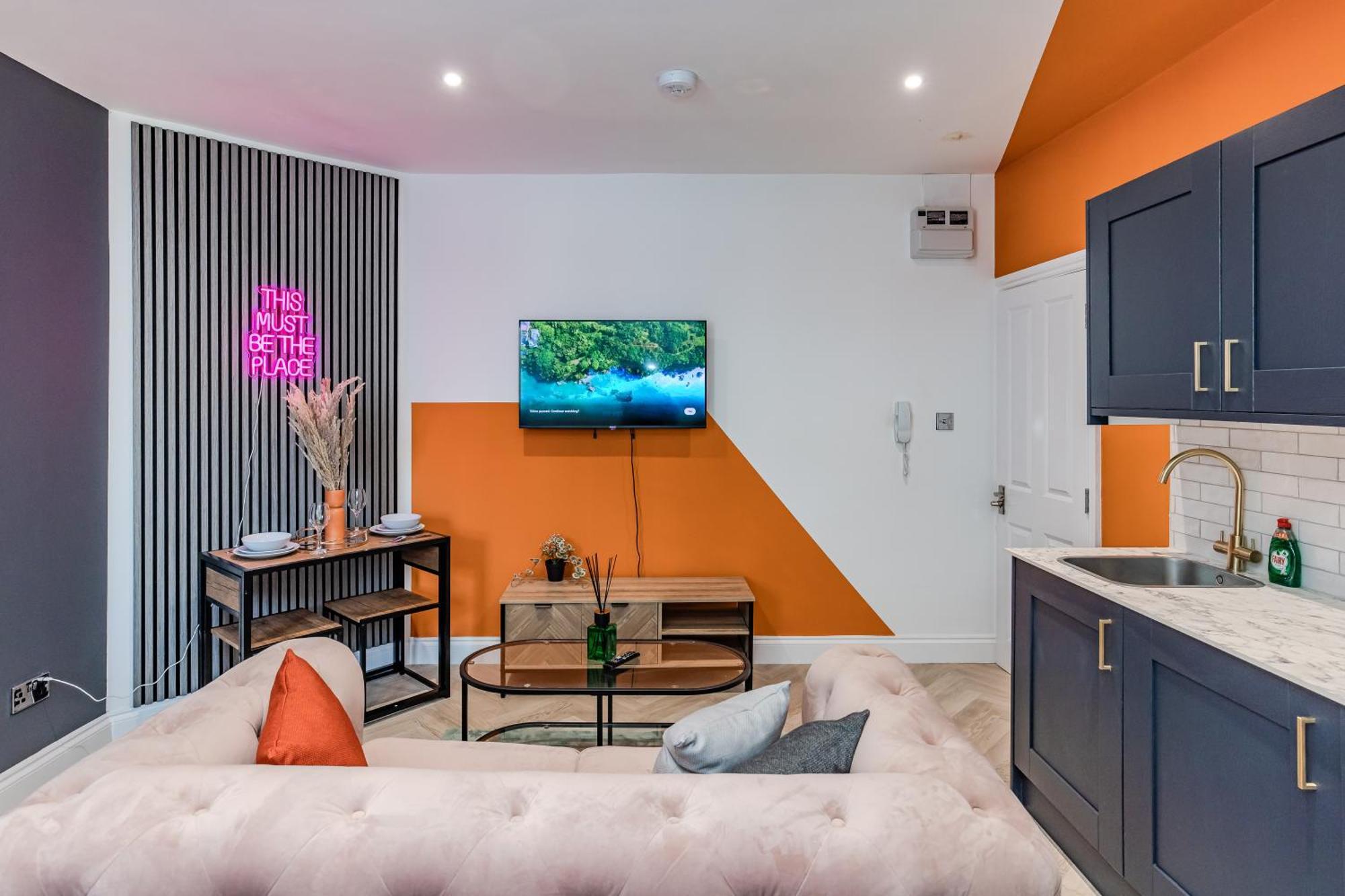 Apartment Super Next To Shopping Center & *