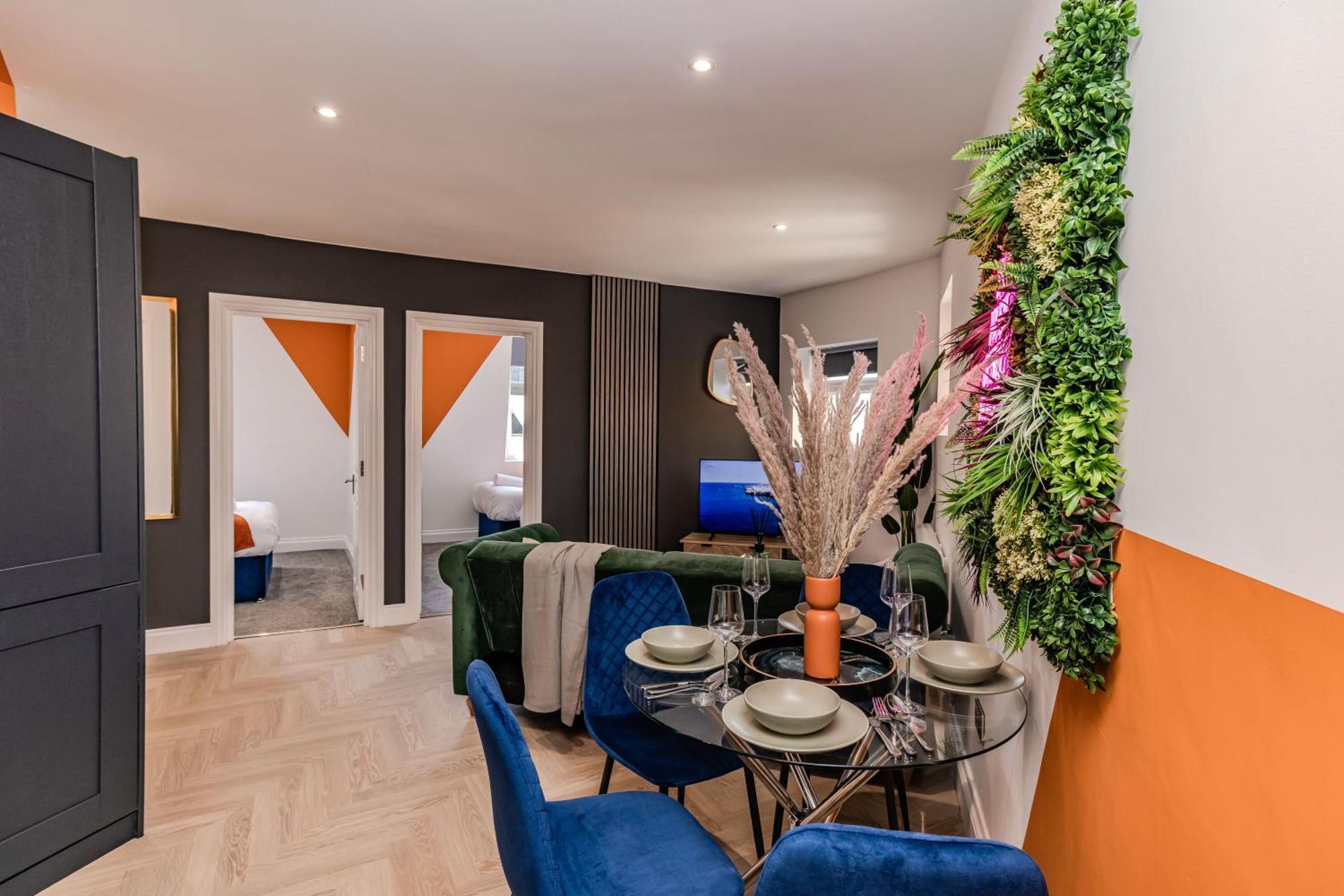 Super 2 Bedroom Flat I Next To Shopping Center & Apartment *