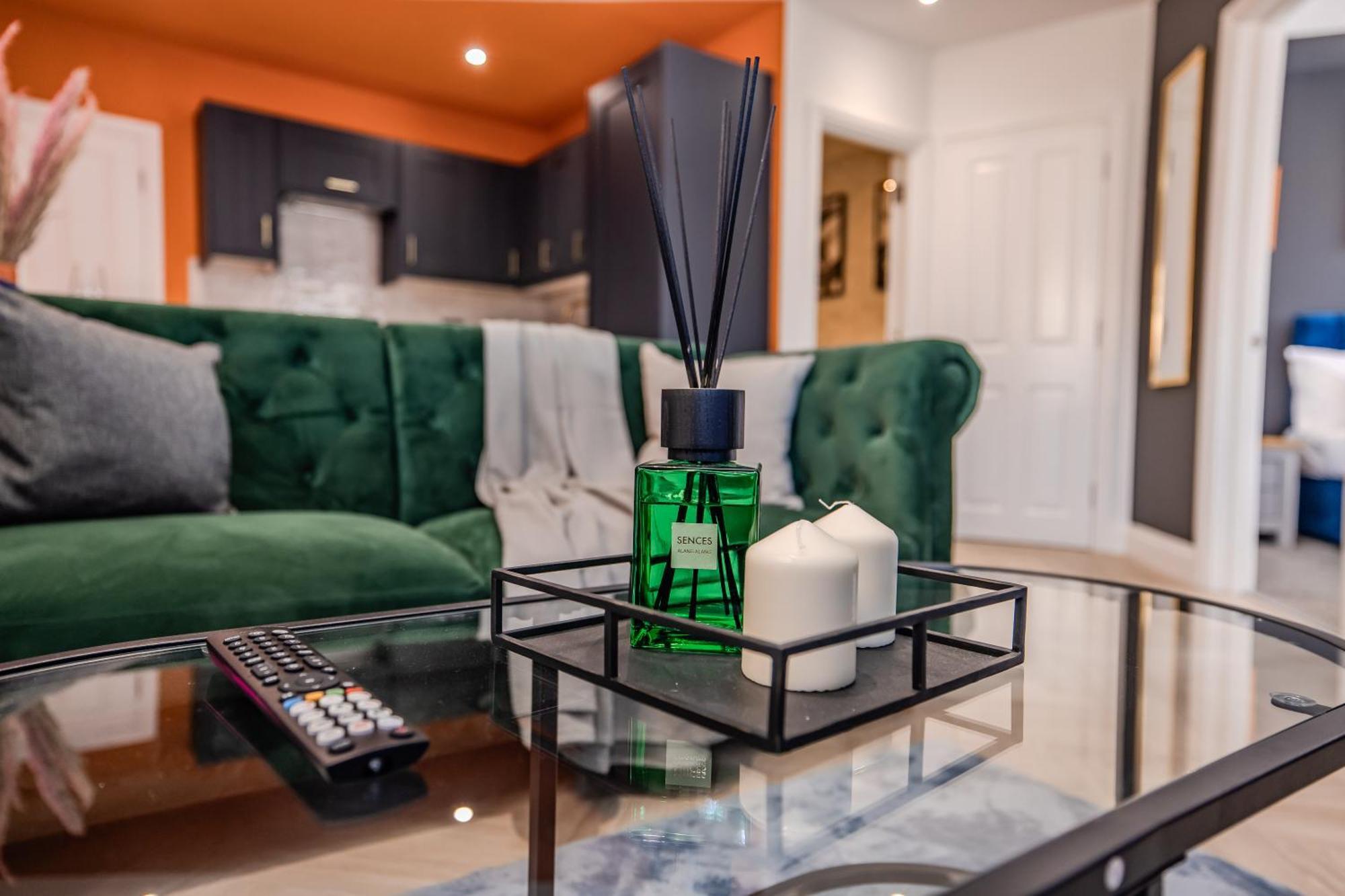 Super 2 Bedroom Flat I Next To Shopping Center & *