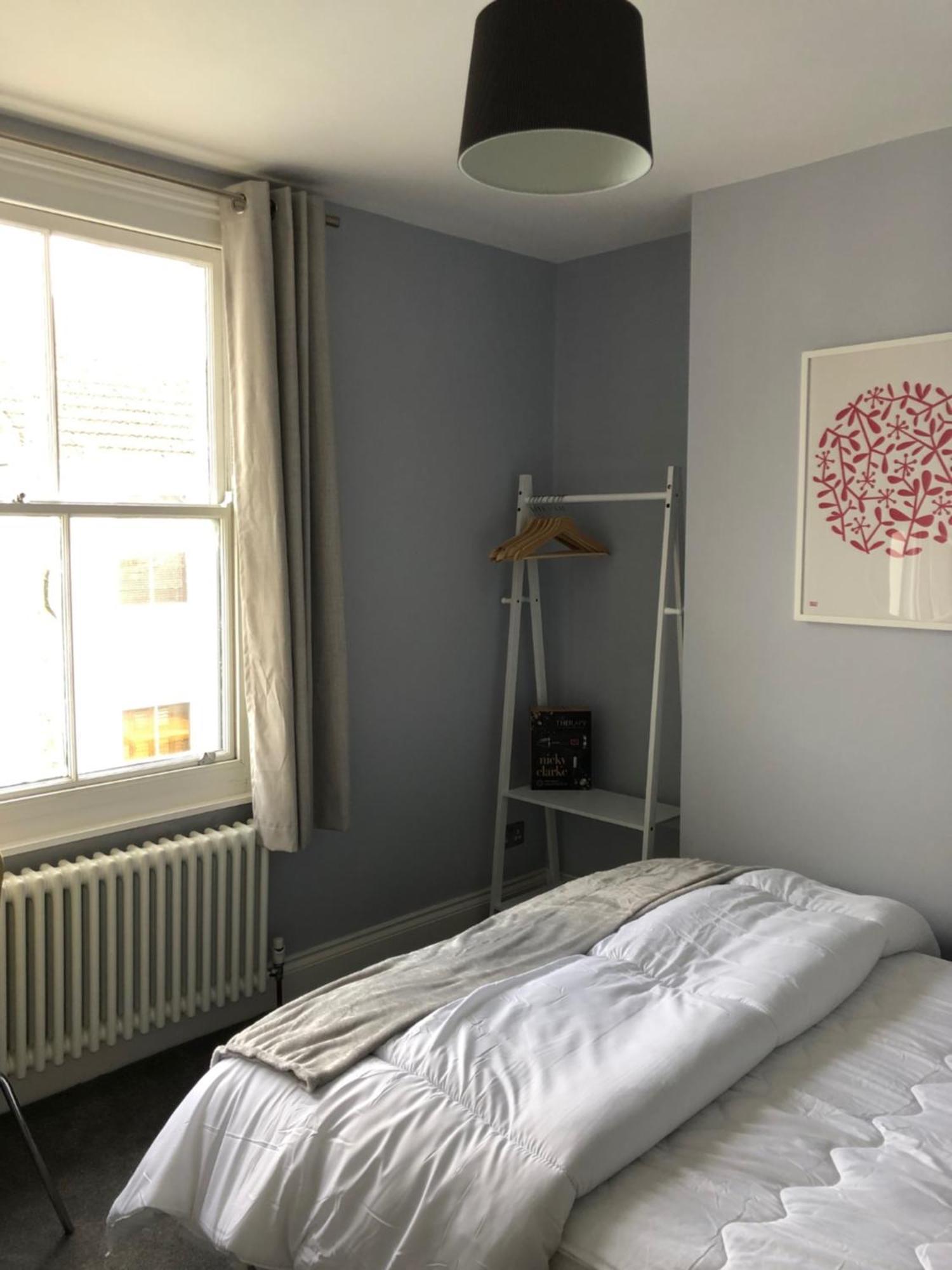 Apartment Modern And Stylish 2 Bedroom House In