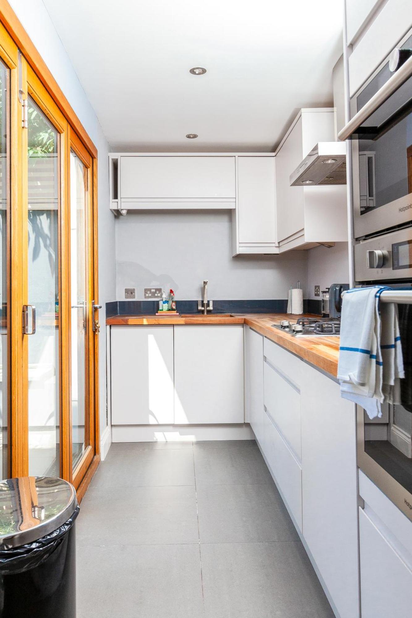 Modern And Stylish 2 Bedroom House In Apartment