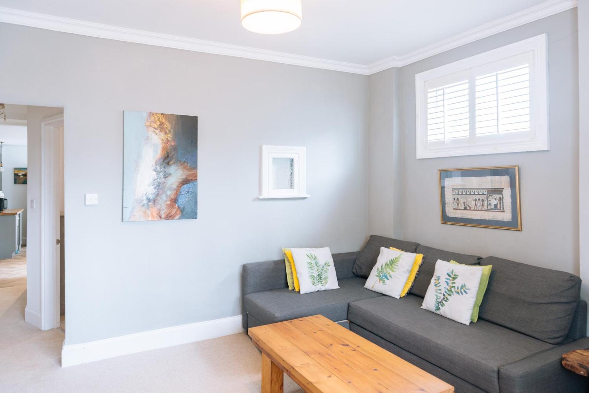 Apartment Inviting 1bd Flat - 20 Mins To Beach!