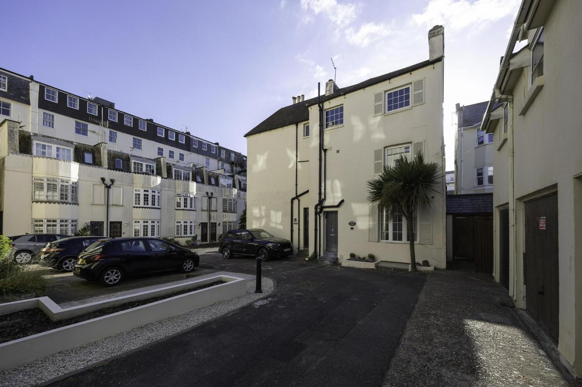 Myrtle With Free Parking By My Getaways Brighton
