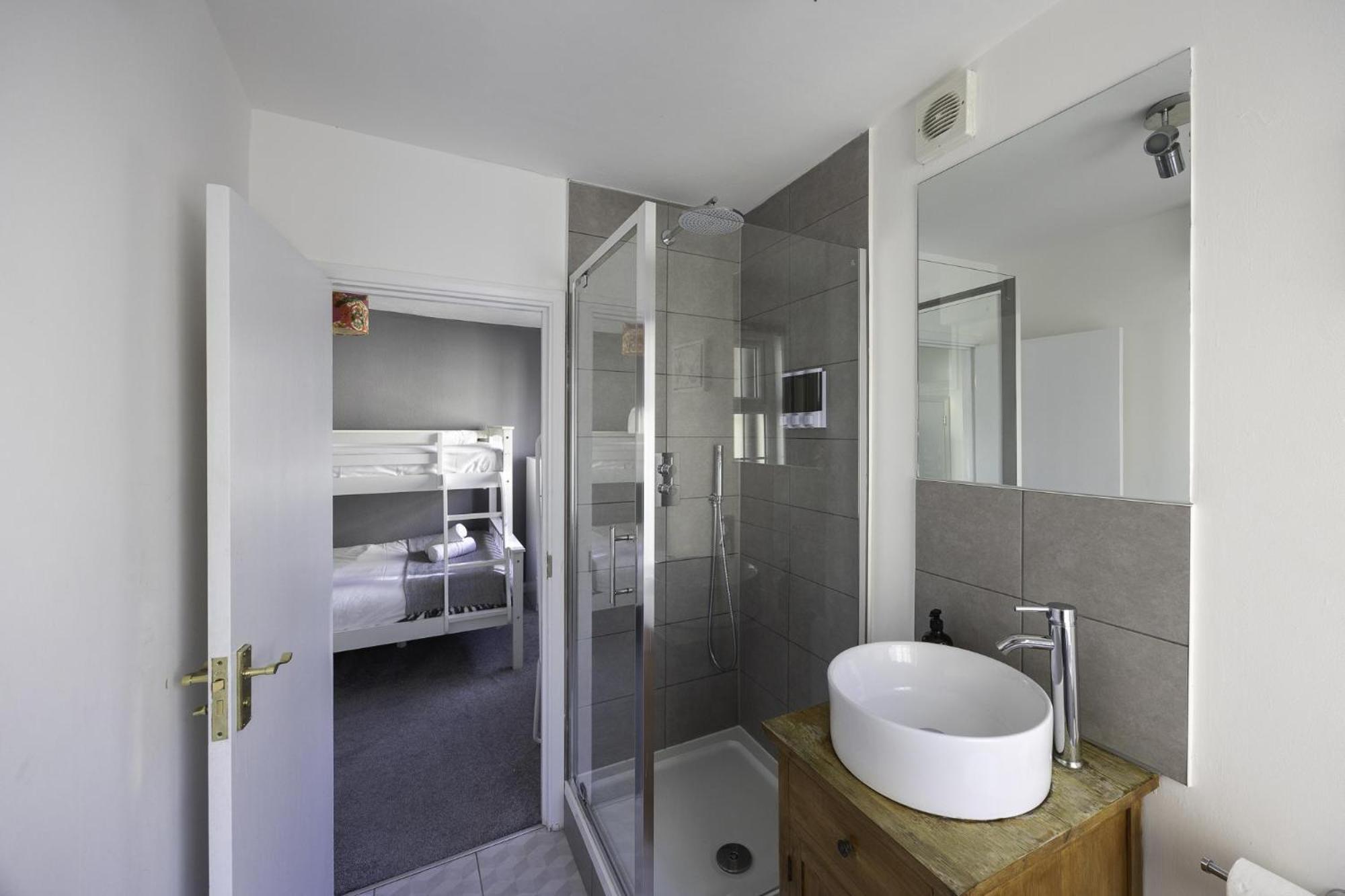 Myrtle With Free Parking By My Getaways Brighton