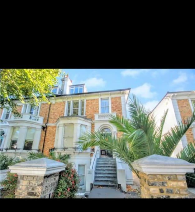 The Palm Apartment *