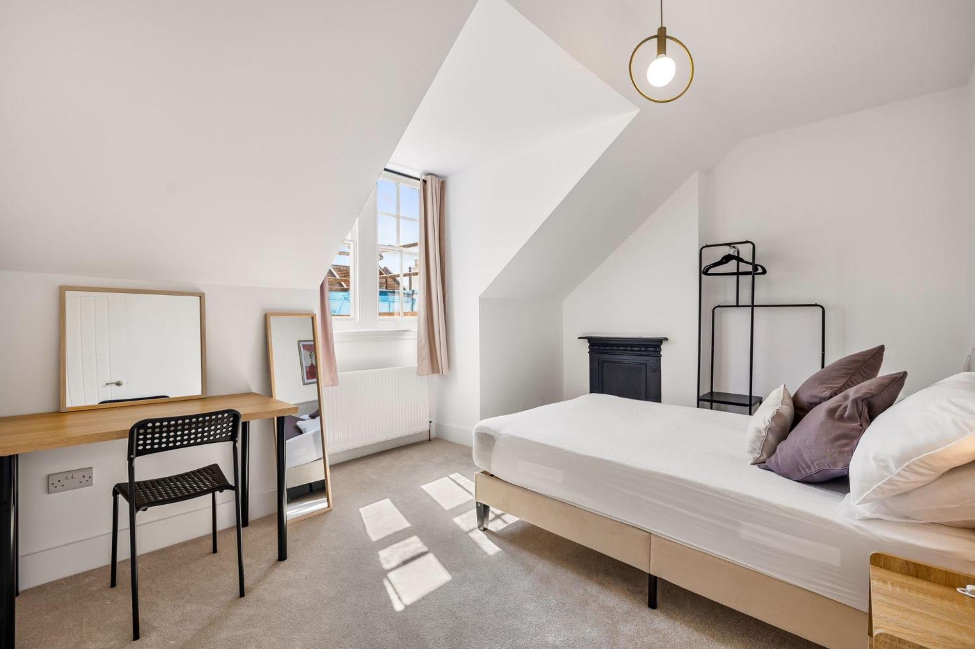 Newly Refurbished In Sleeps 7 *