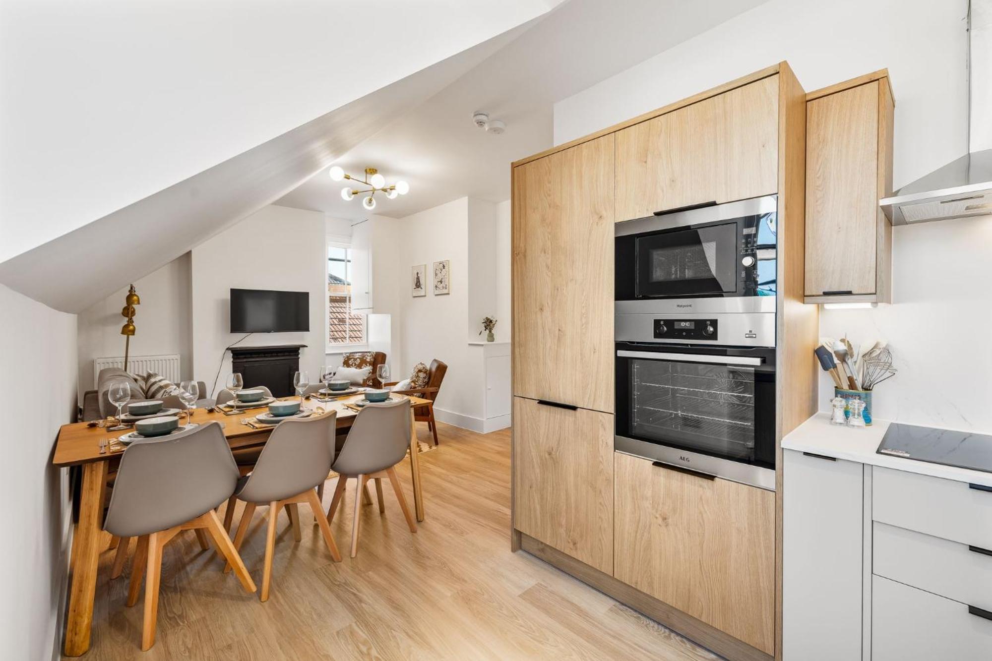 Newly Refurbished In Sleeps 7
