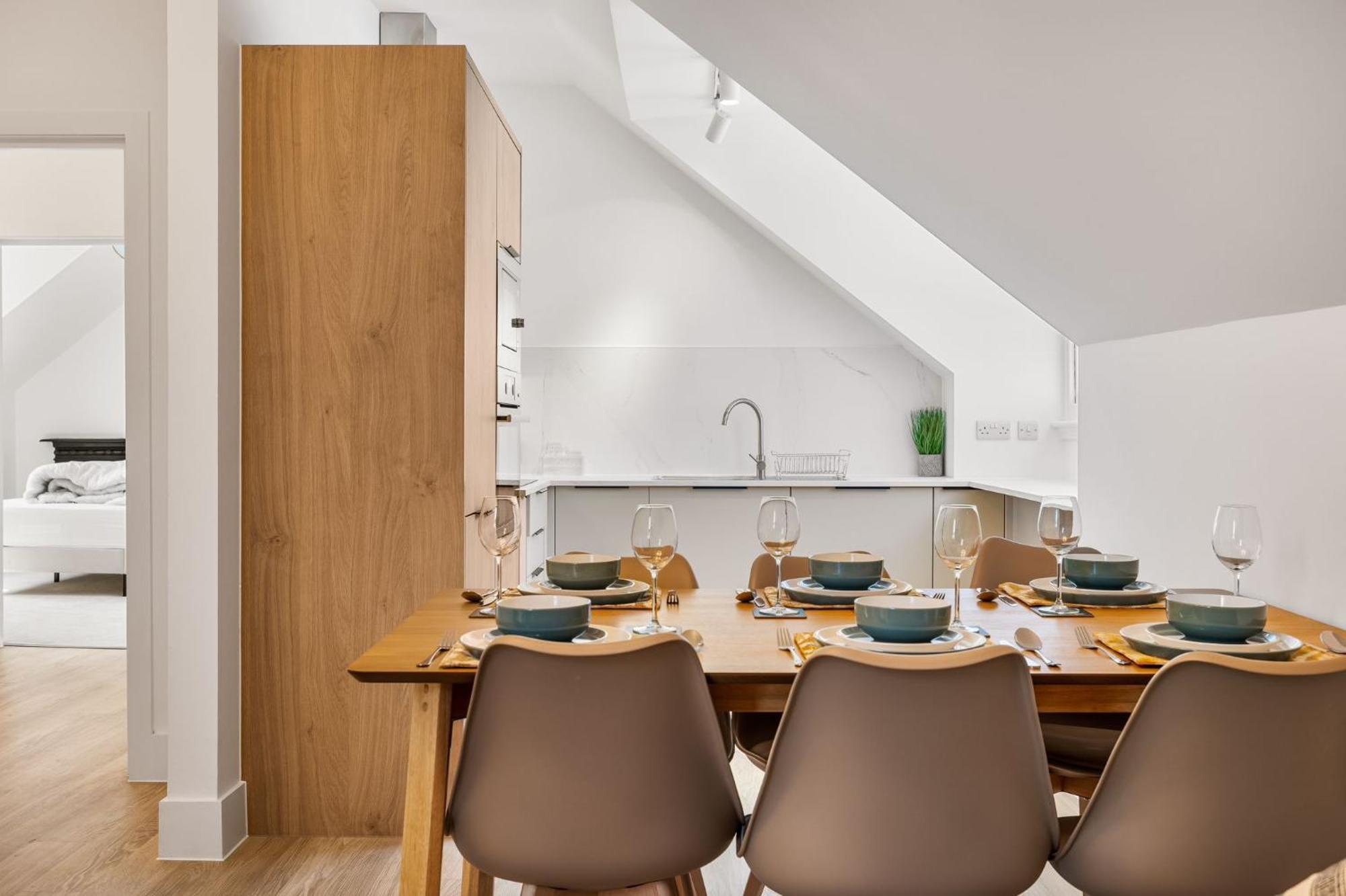 Newly Refurbished In Sleeps 7 Apartment Brighton
