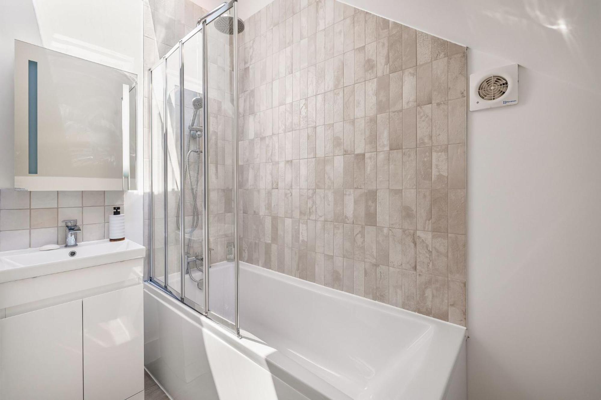 Newly Refurbished In Sleeps 7 * Brighton