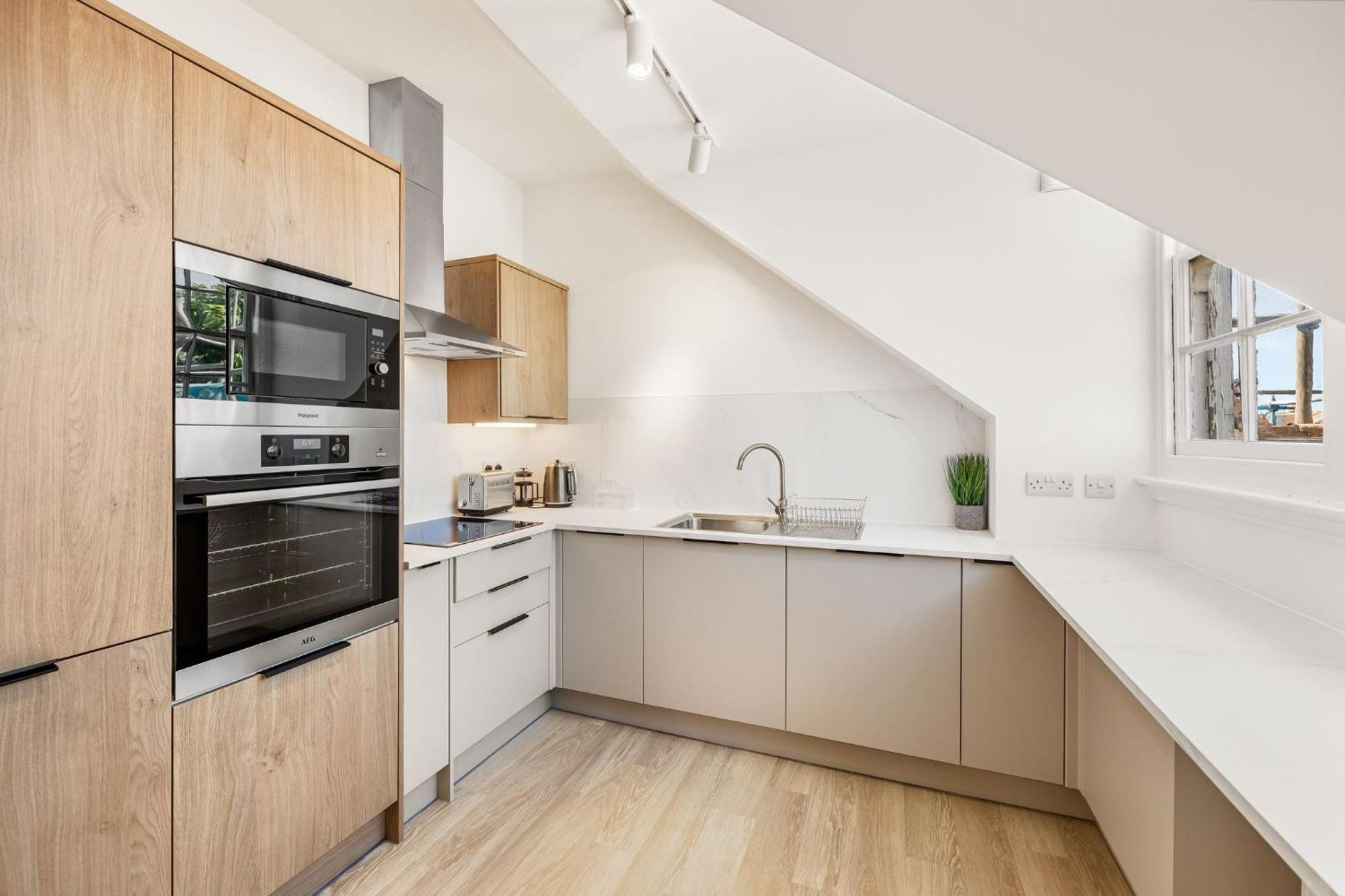 Newly Refurbished In Sleeps 7 *