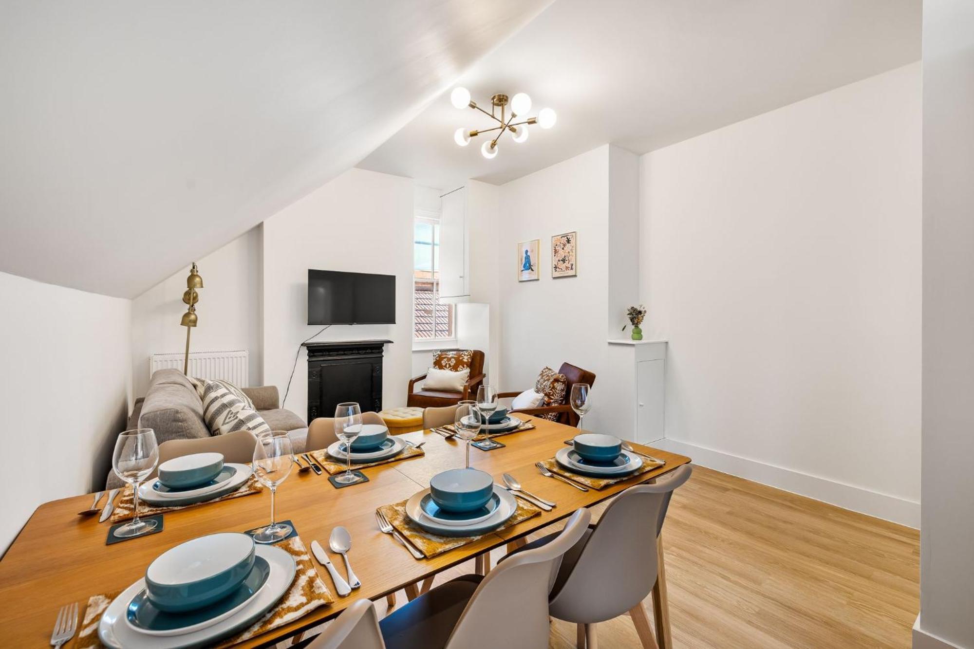Apartment Newly Refurbished In Sleeps 7 Brighton